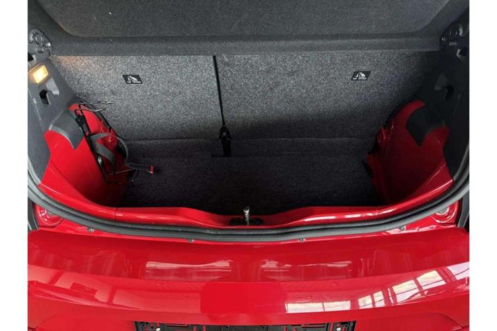 Rød VW E-UP! fra 2021
