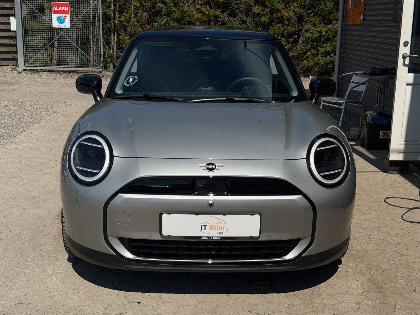 Sølv Mini Cooper E fra 2024