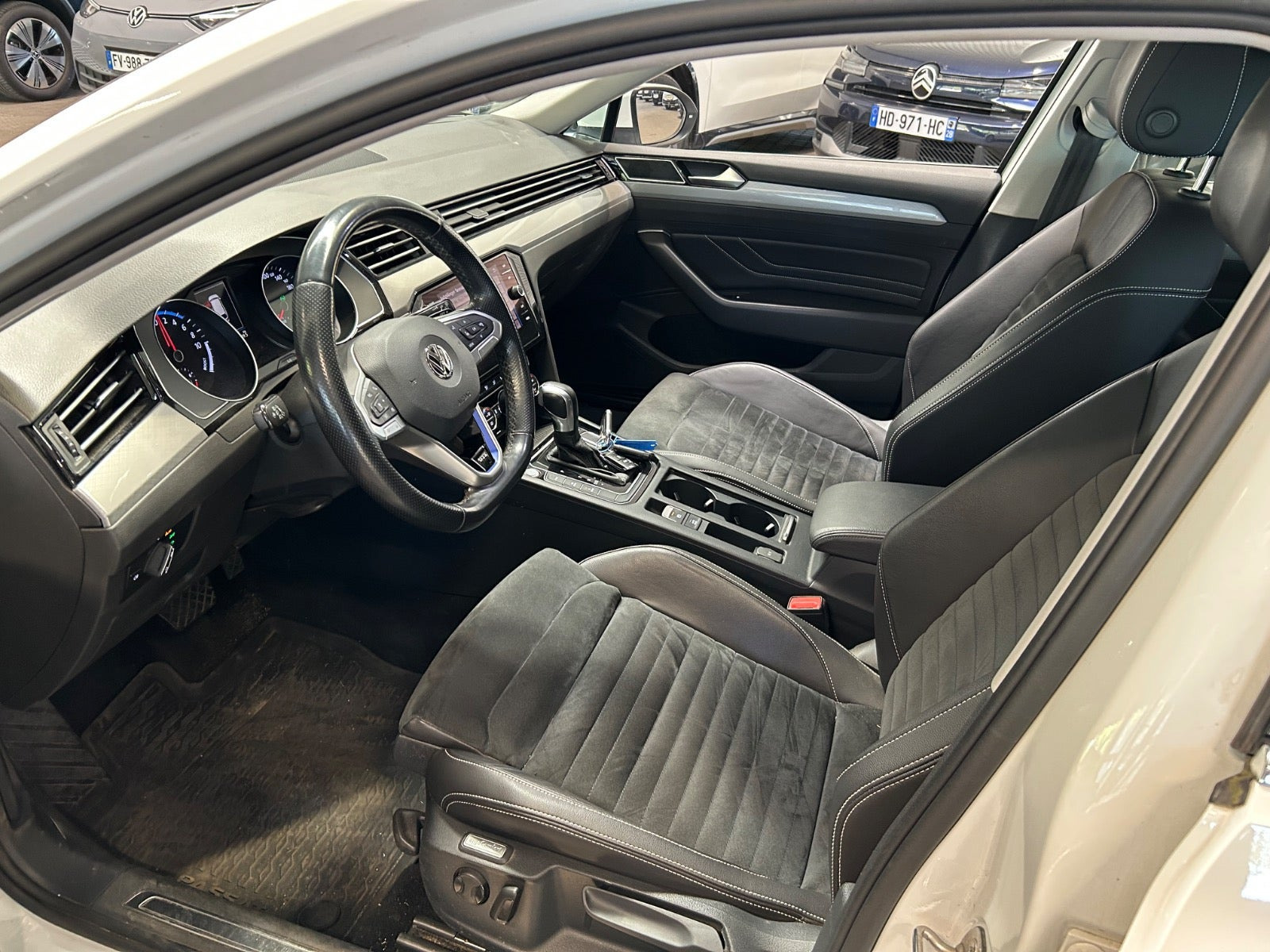 Hvid VW Passat fra 2019