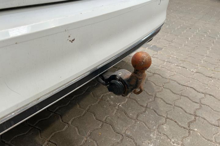Hvid VW Passat fra 2019