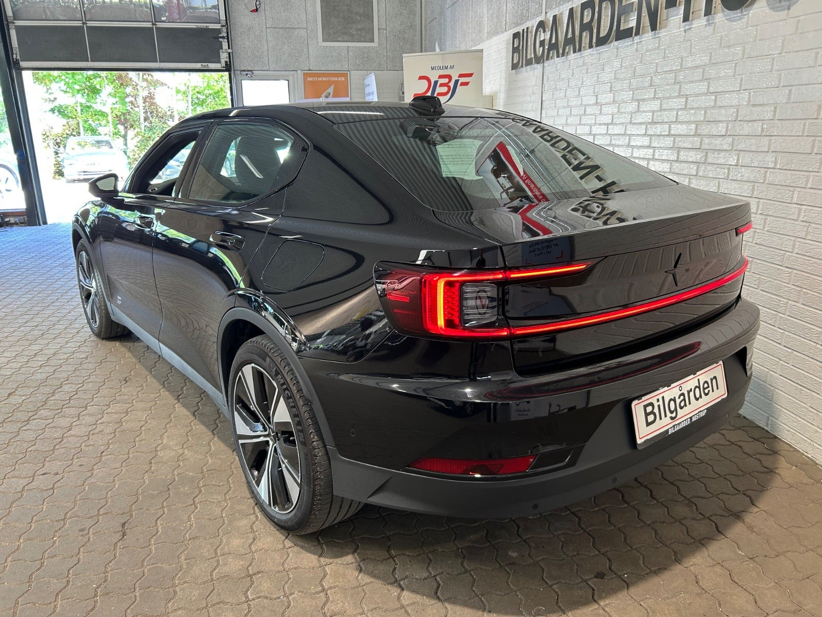 Sort Polestar 2 fra 2023
