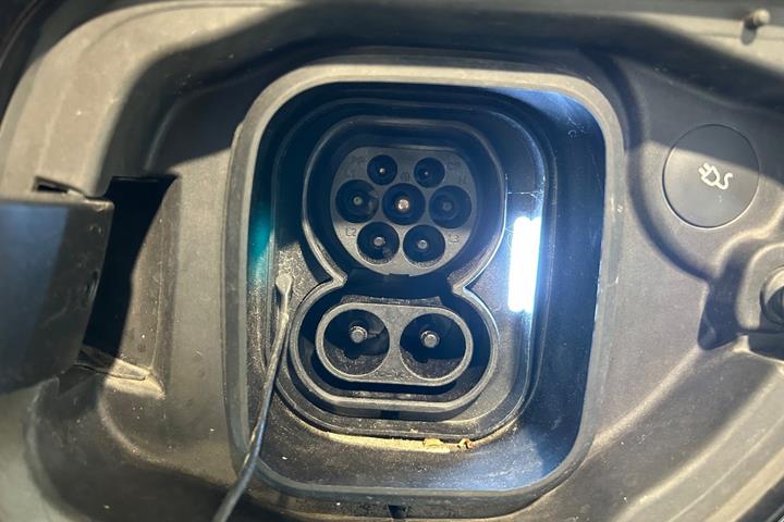 Sort Polestar 2 fra 2023