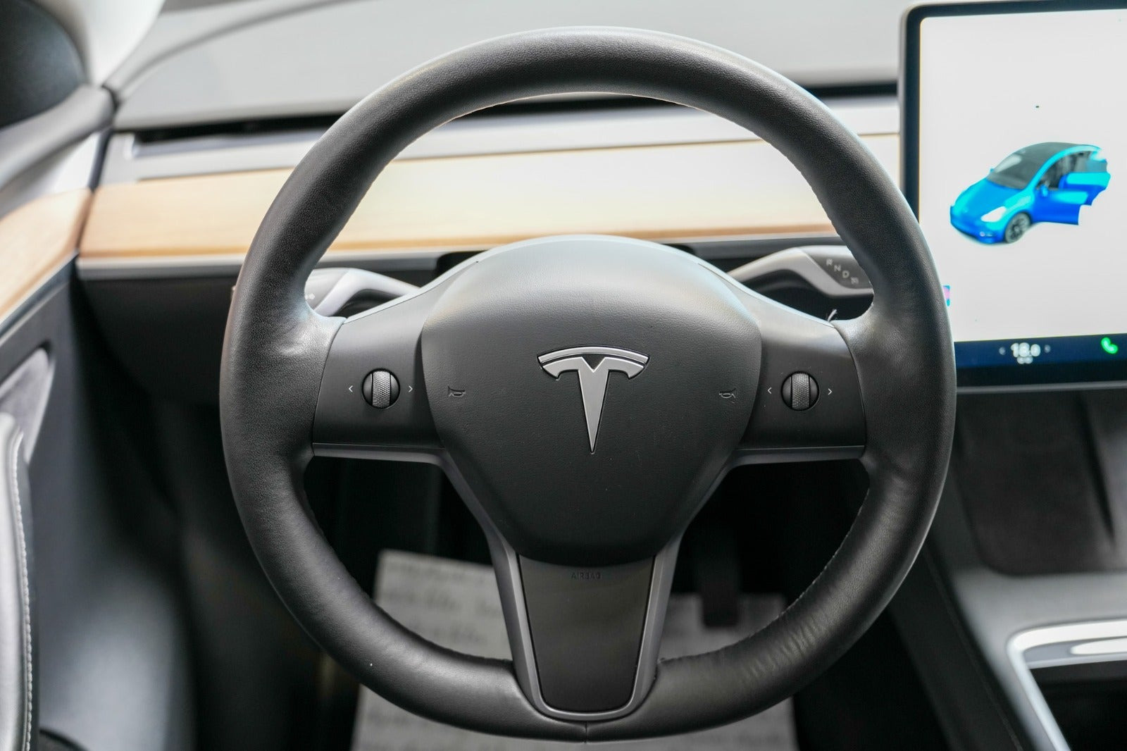Blå Tesla Model Y fra 2021
