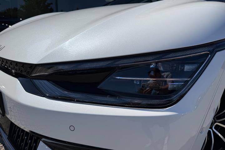 Hvid Kia EV6 fra 2024