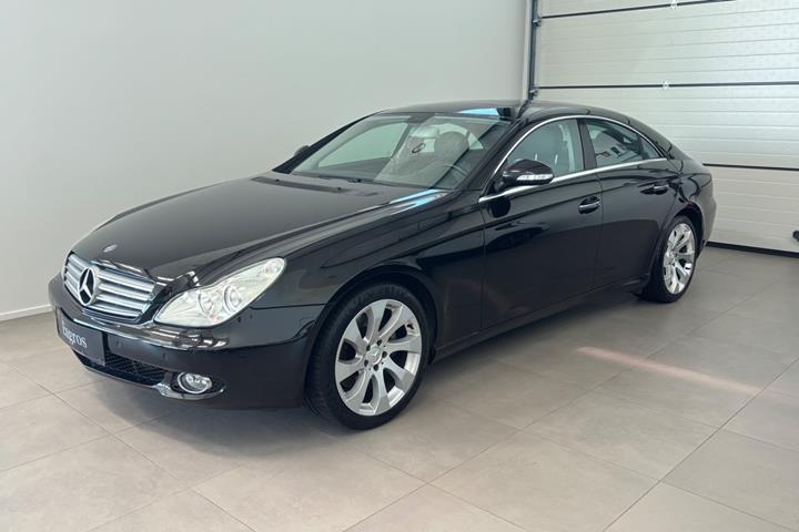Grå Mercedes CLS500 fra 2007 set udefra