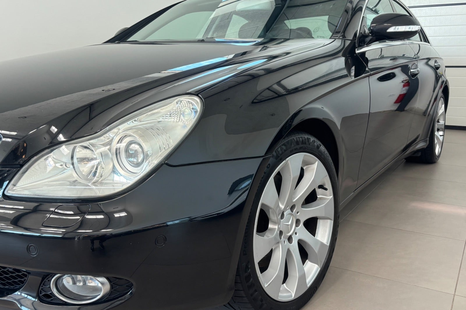 Grå Mercedes CLS500 fra 2007