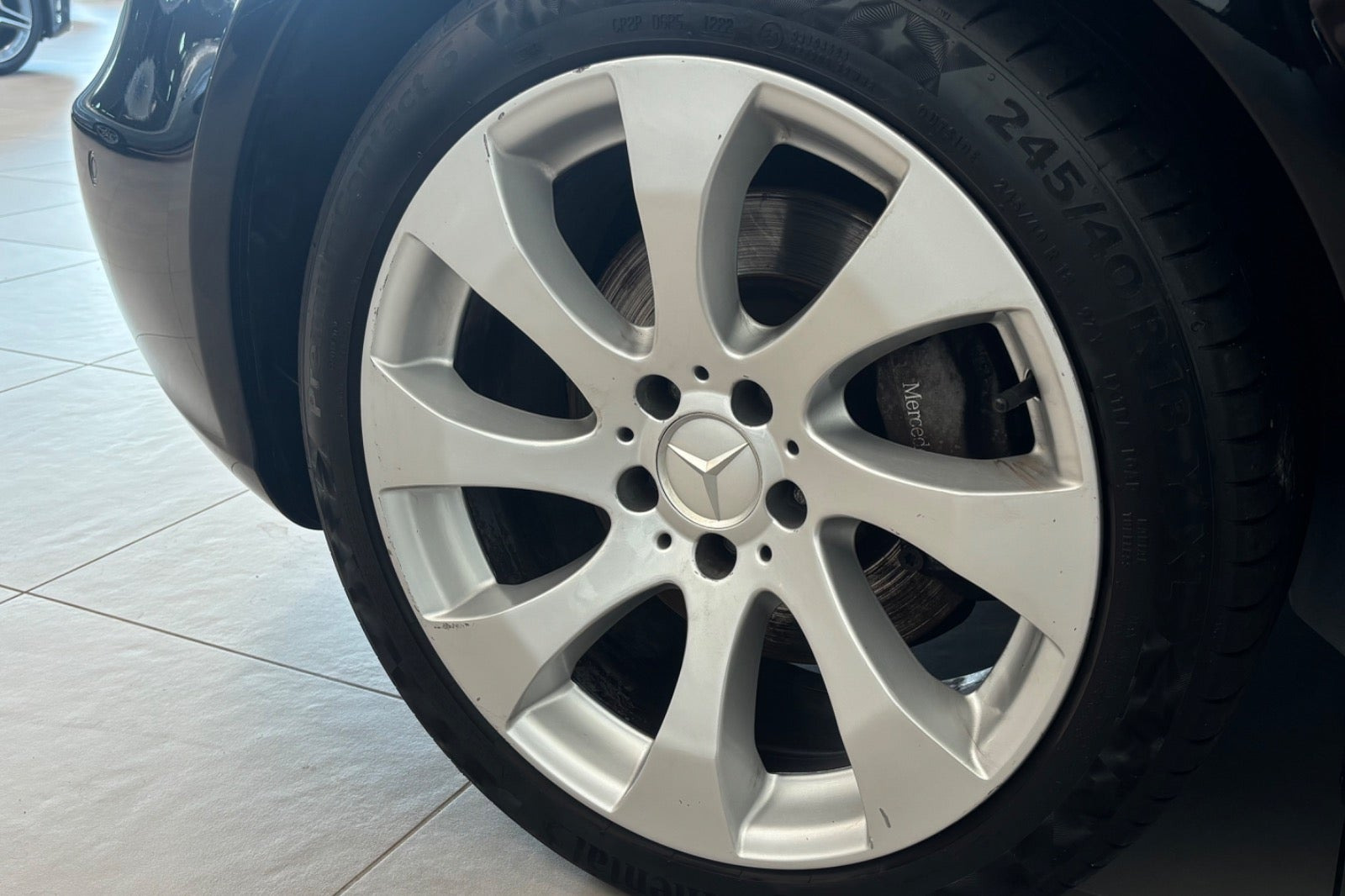 Grå Mercedes CLS500 fra 2007