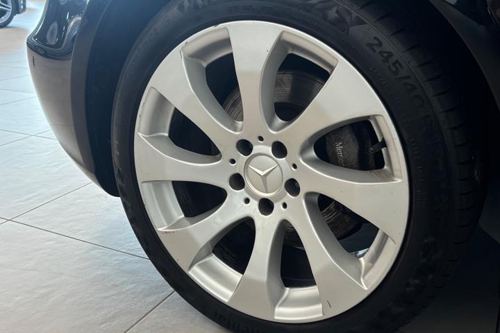 Grå Mercedes CLS500 fra 2007