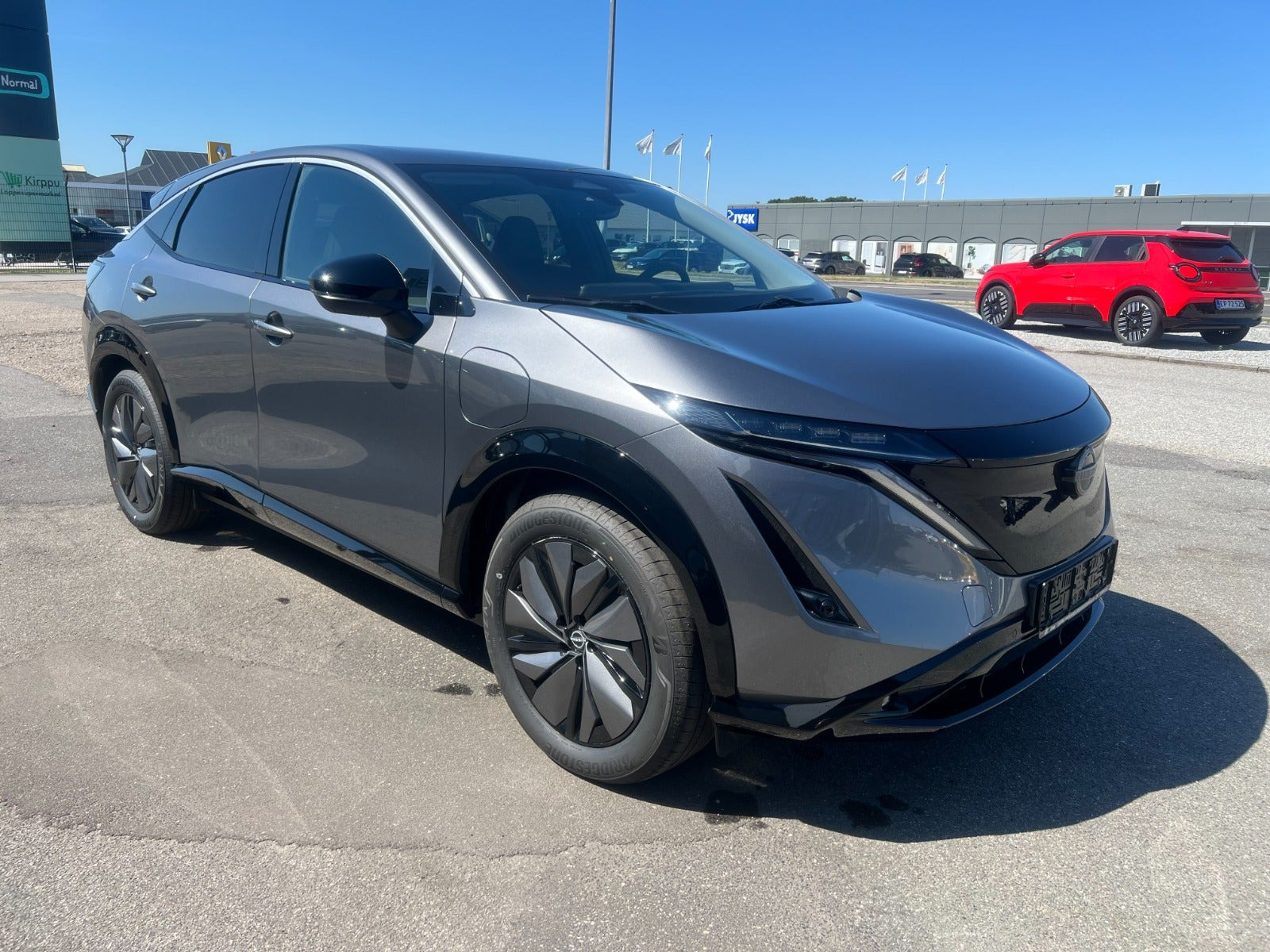Grå Nissan Ariya fra 2026