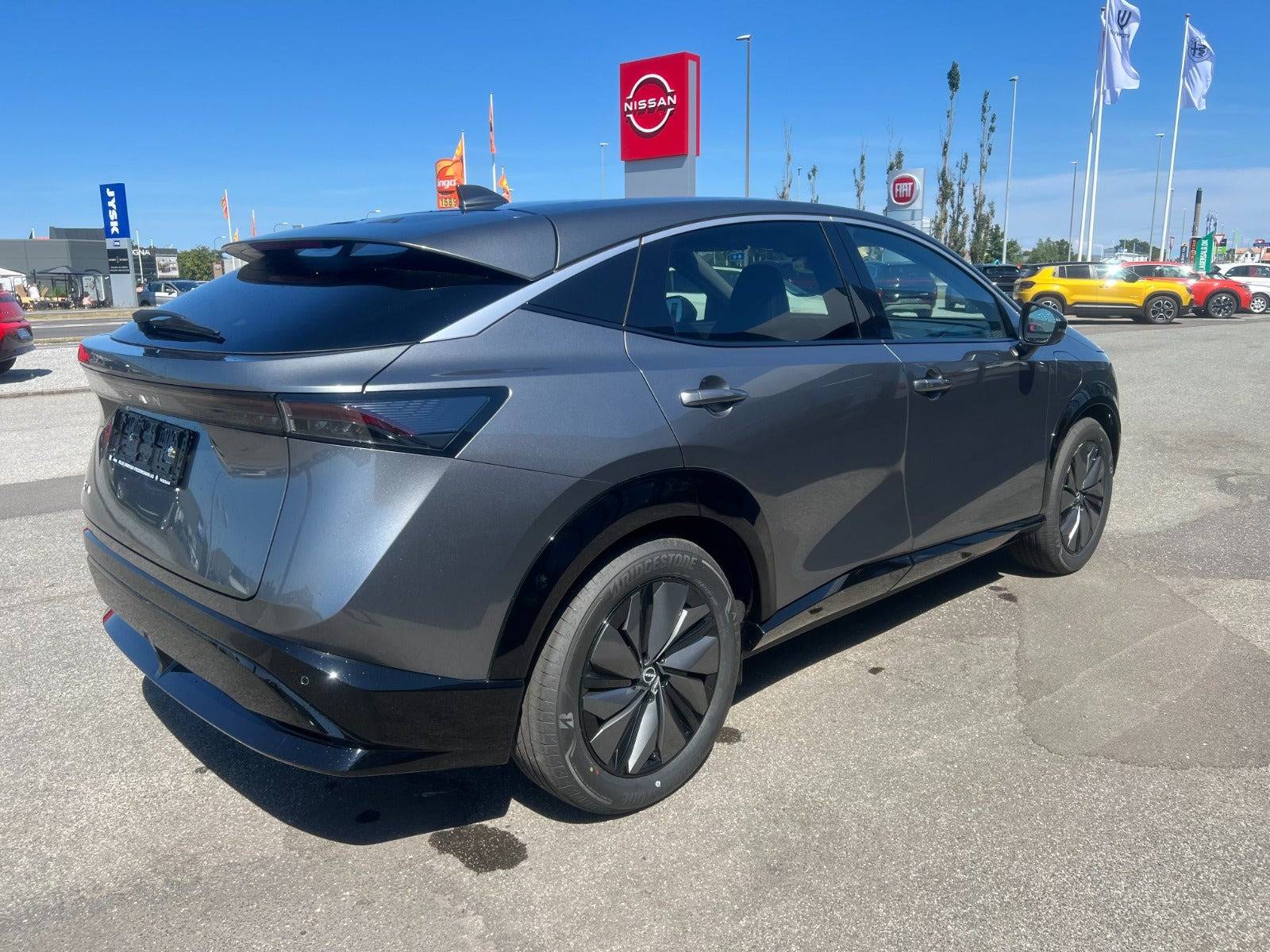 Grå Nissan Ariya fra 2026