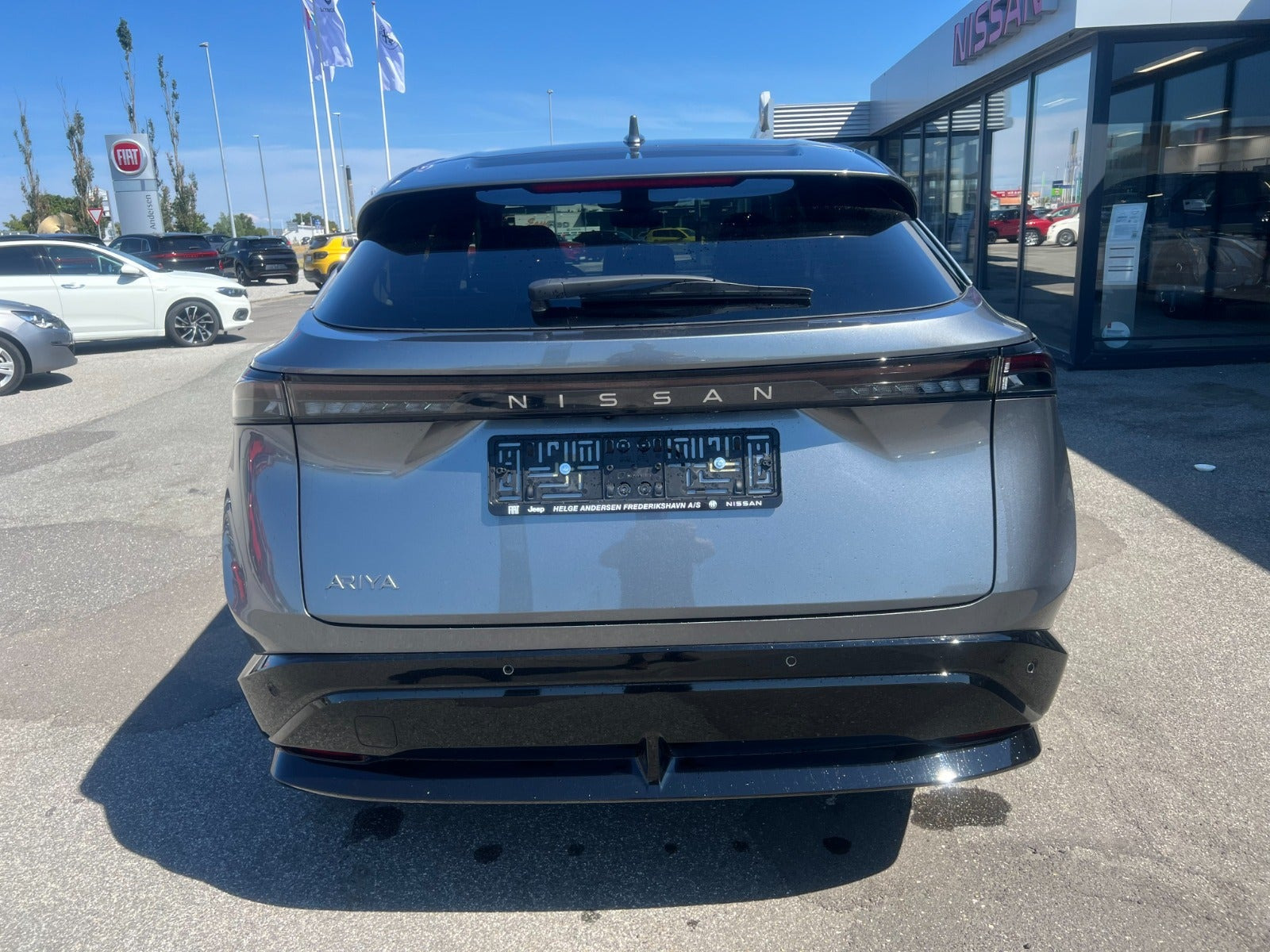 Grå Nissan Ariya fra 2026