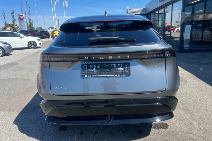 Grå Nissan Ariya fra 2026