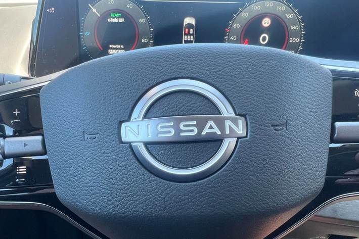 Grå Nissan Ariya fra 2026