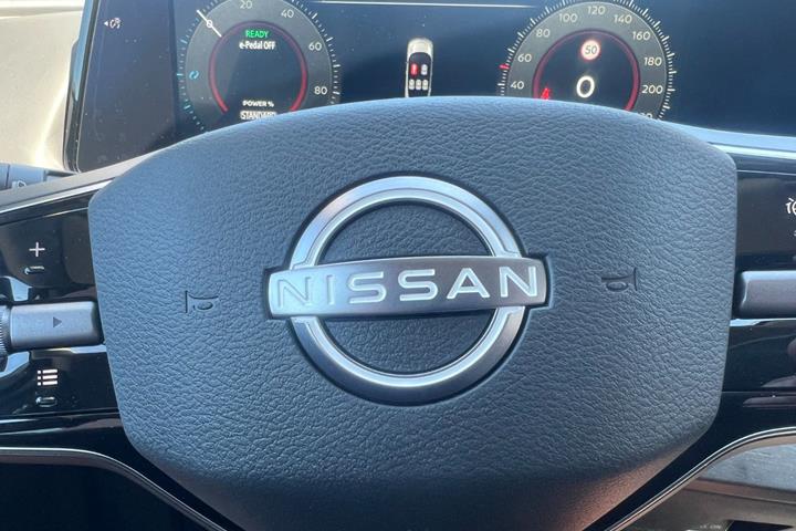 Grå Nissan Ariya fra 2026