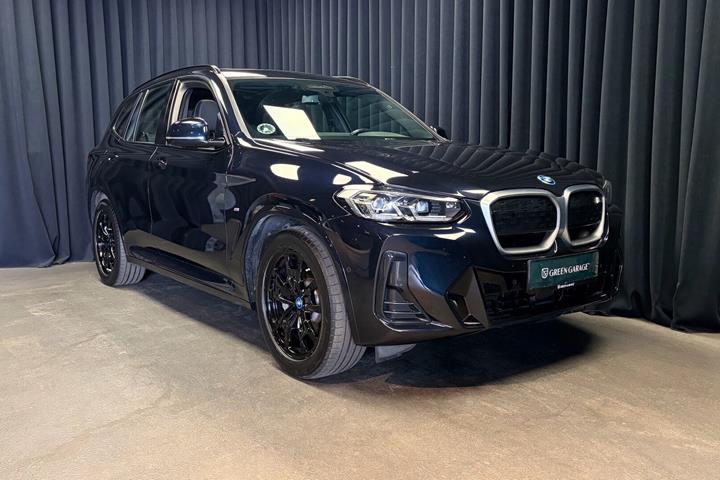 Sort BMW iX3 fra 2023 set udefra