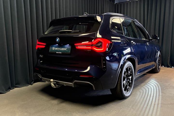 Sort BMW iX3 fra 2023