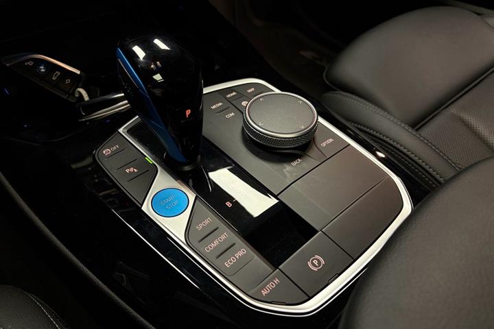 Sort BMW iX3 fra 2023