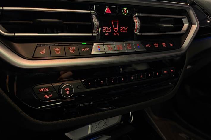 Sort BMW iX3 fra 2023