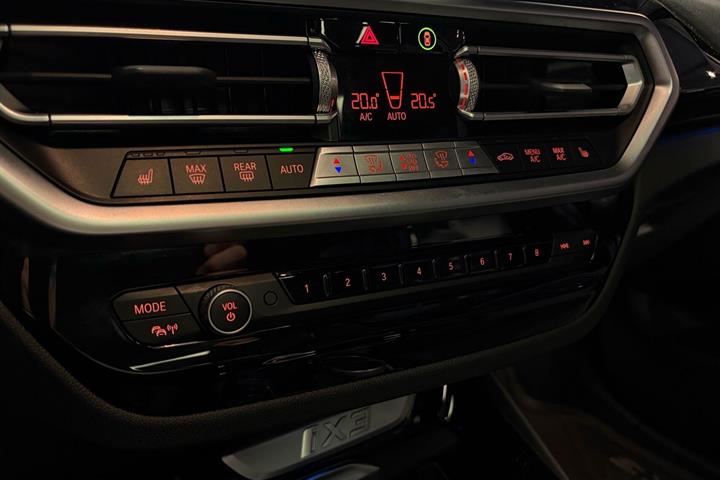 Sort BMW iX3 fra 2023