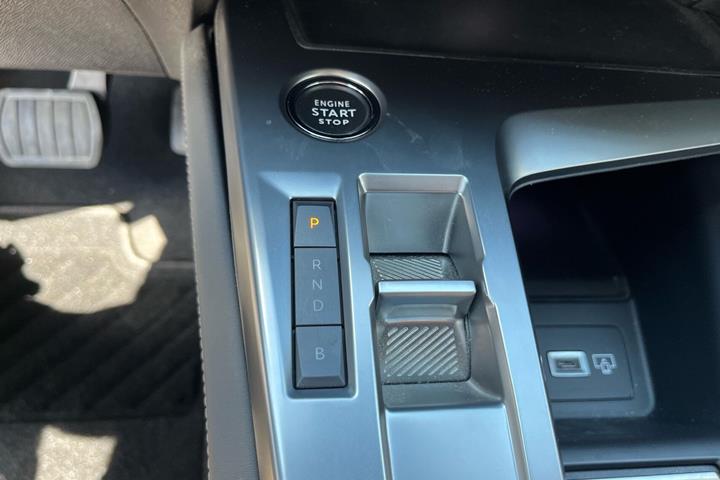 Hvid Peugeot 308 fra 2022