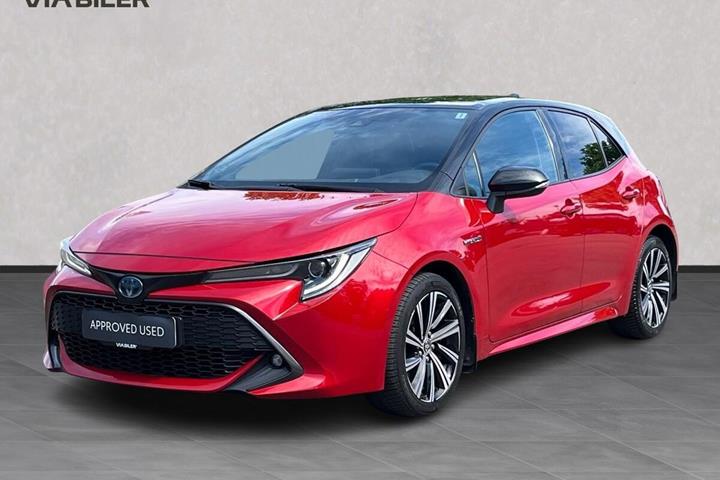 Rød Toyota Corolla fra 2021 set udefra