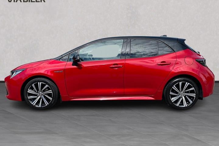 Rød Toyota Corolla fra 2021