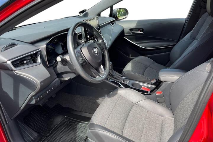 Rød Toyota Corolla fra 2021