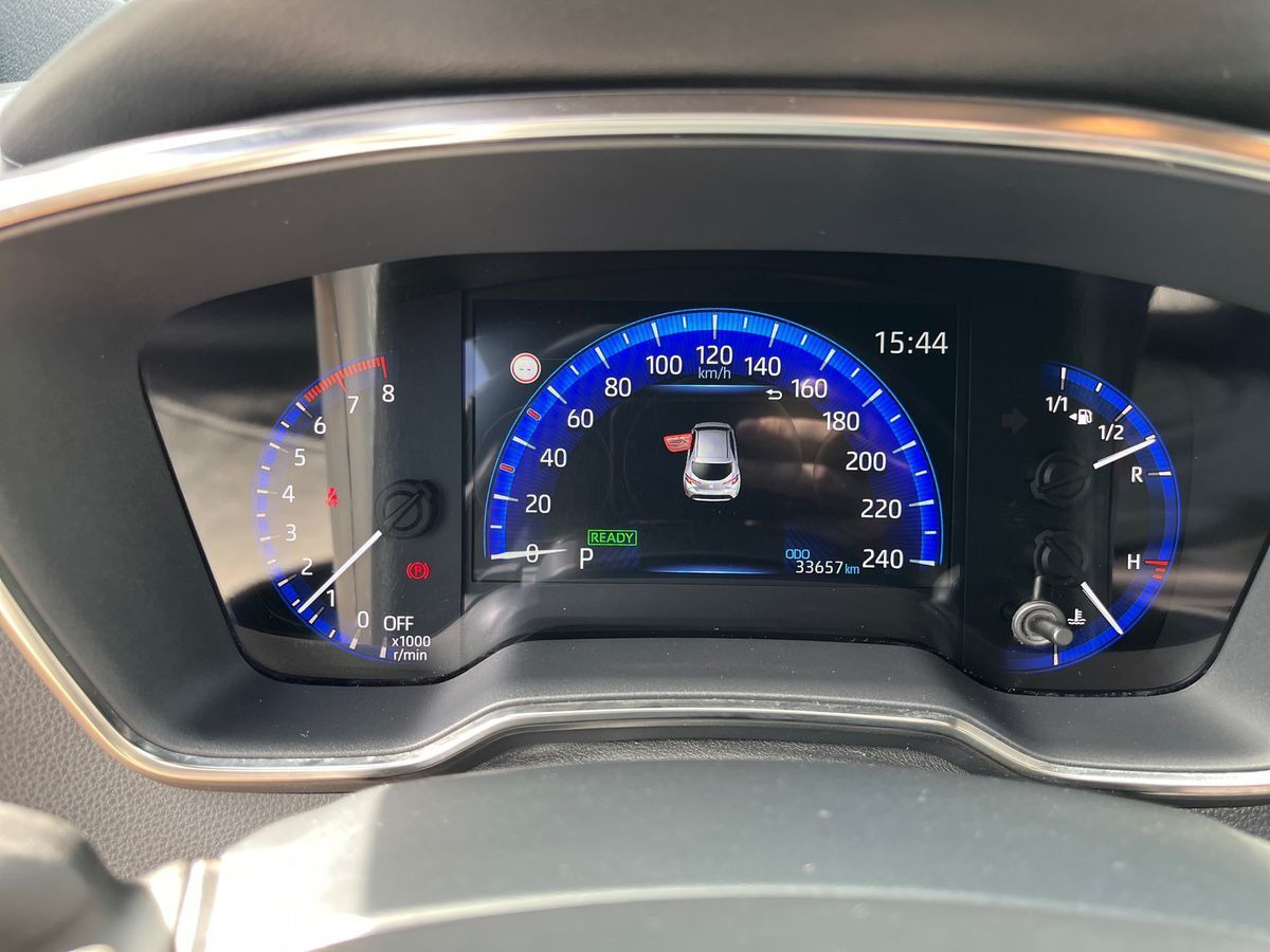Rød Toyota Corolla fra 2021