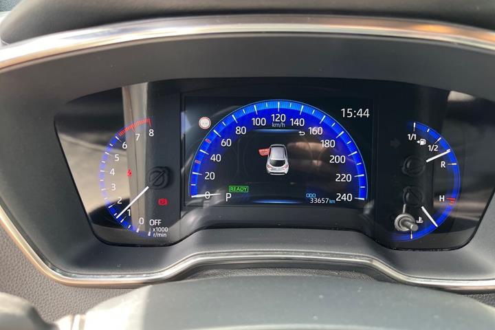 Rød Toyota Corolla fra 2021
