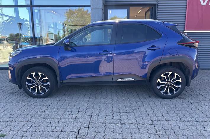 Blå Toyota Yaris Cross fra 2022
