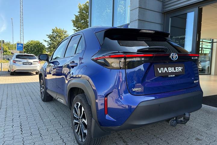 Blå Toyota Yaris Cross fra 2022