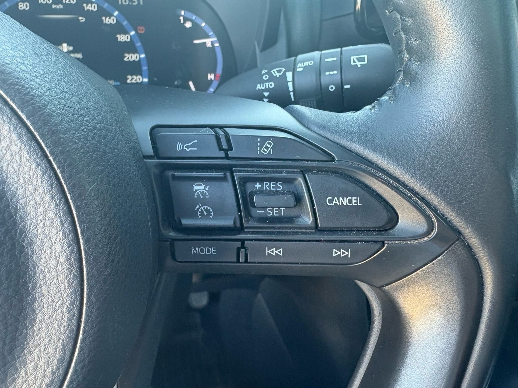 Blå Toyota Yaris Cross fra 2022