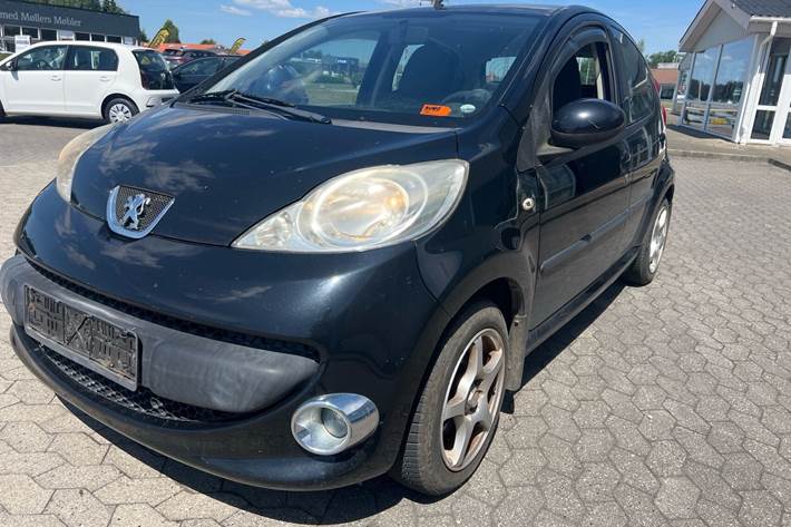 Sort Peugeot 107 fra 2006