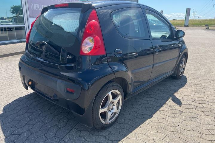Sort Peugeot 107 fra 2006
