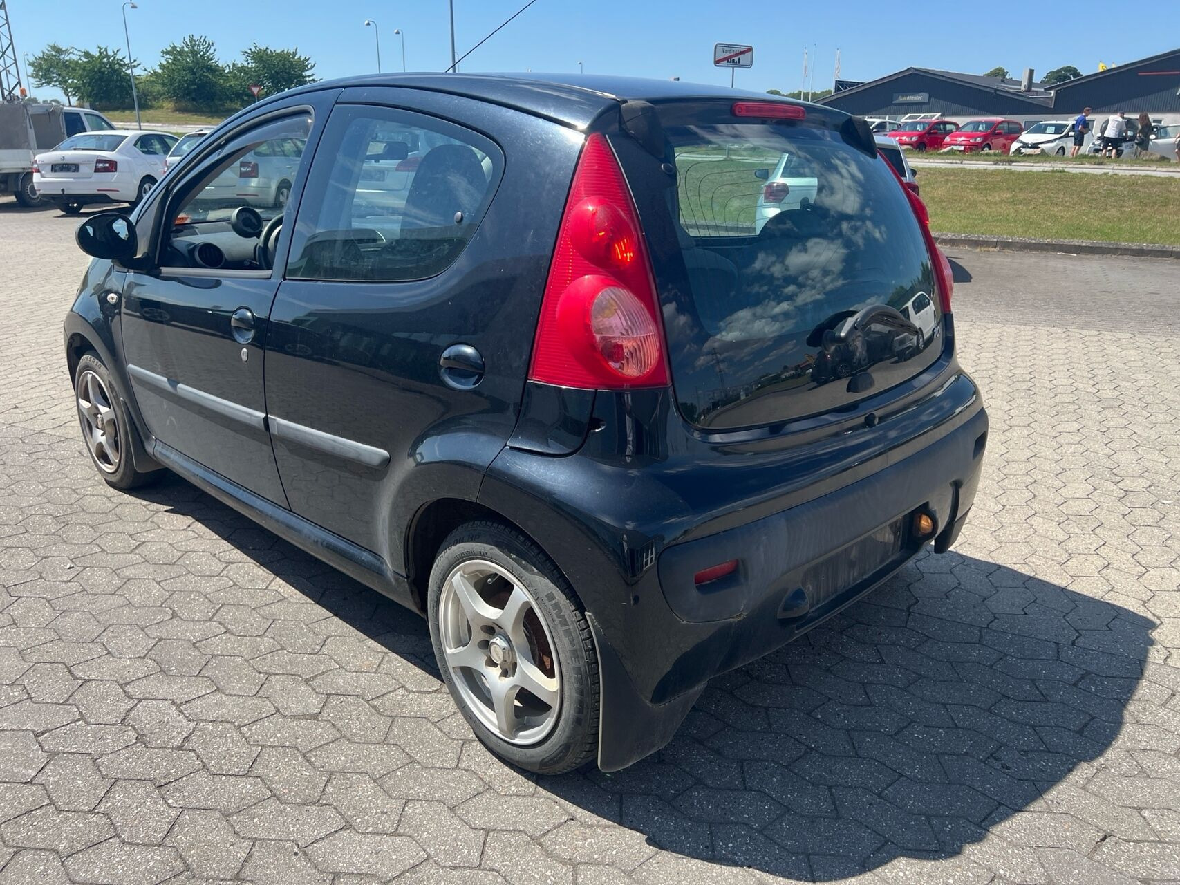 Sort Peugeot 107 fra 2006