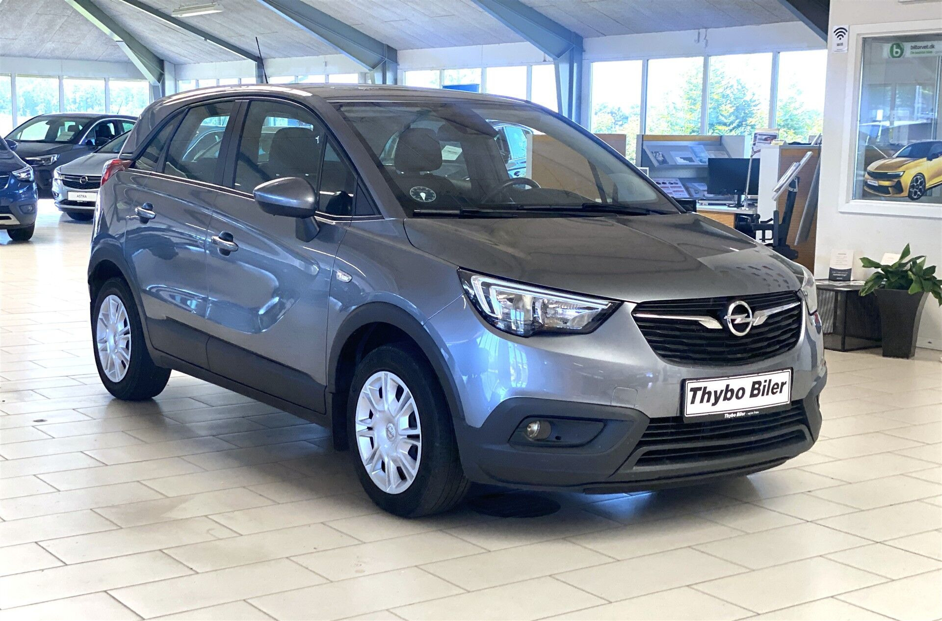 Grå Opel Crossland X fra 2018
