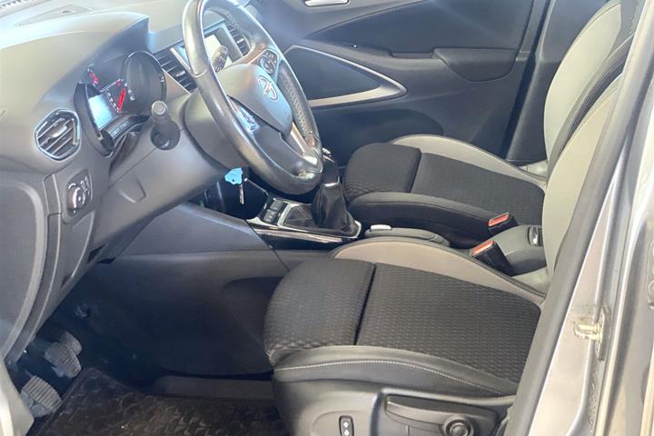 Grå Opel Crossland X fra 2018