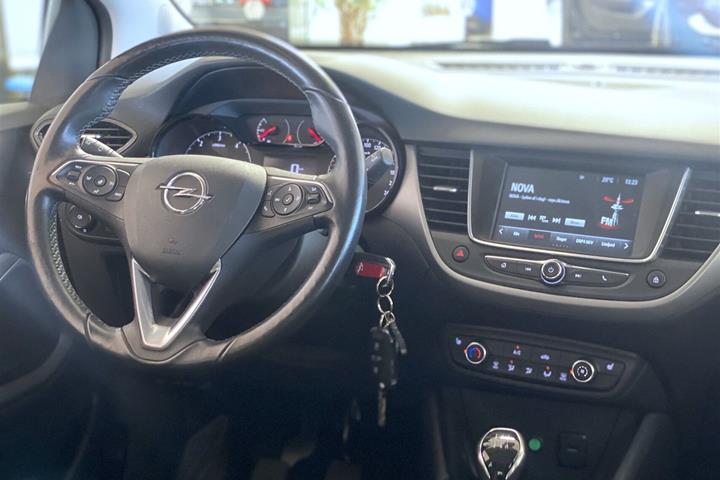 Grå Opel Crossland X fra 2018
