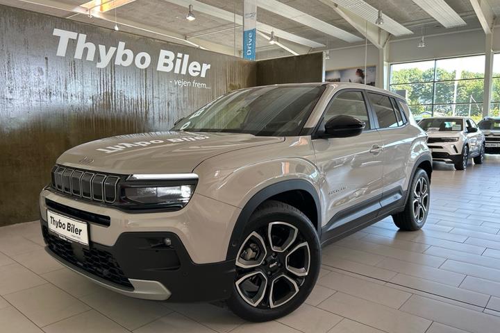 Sølv Jeep Avenger fra 2025 set udefra