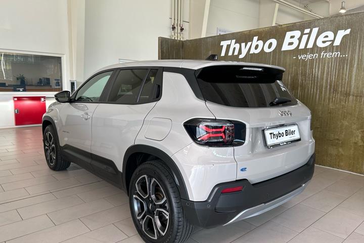 Sølv Jeep Avenger fra 2025