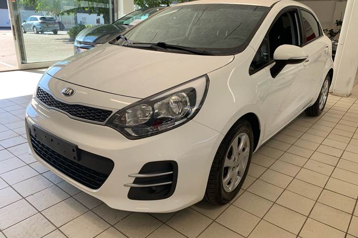 Hvid Kia Rio fra 2015