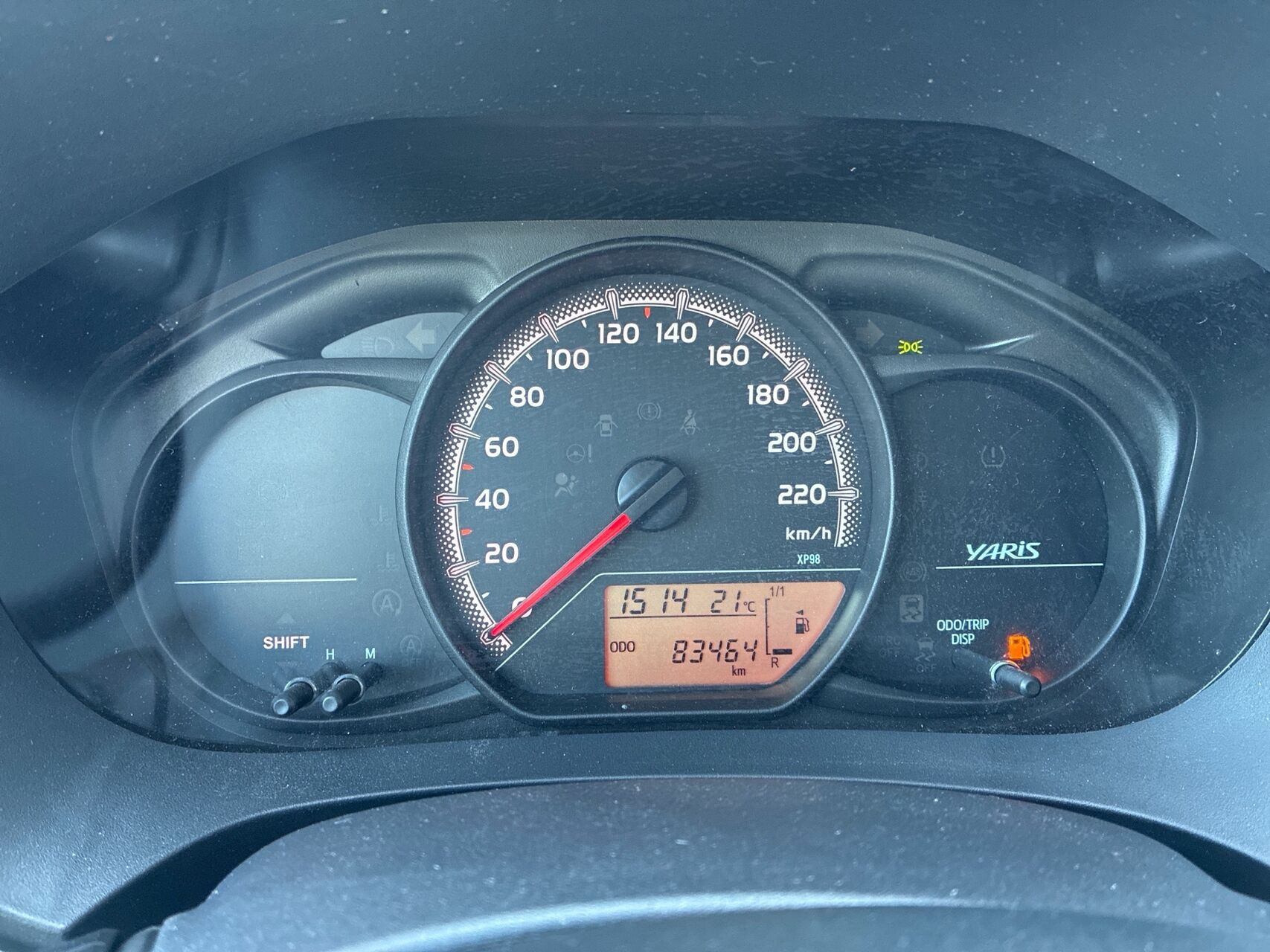 Rød Toyota Yaris fra 2015