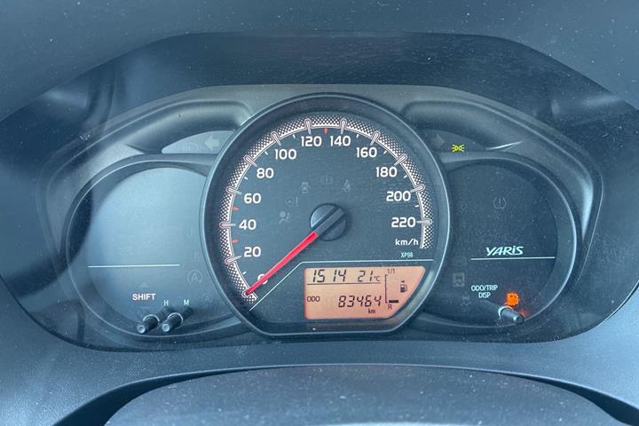 Rød Toyota Yaris fra 2015