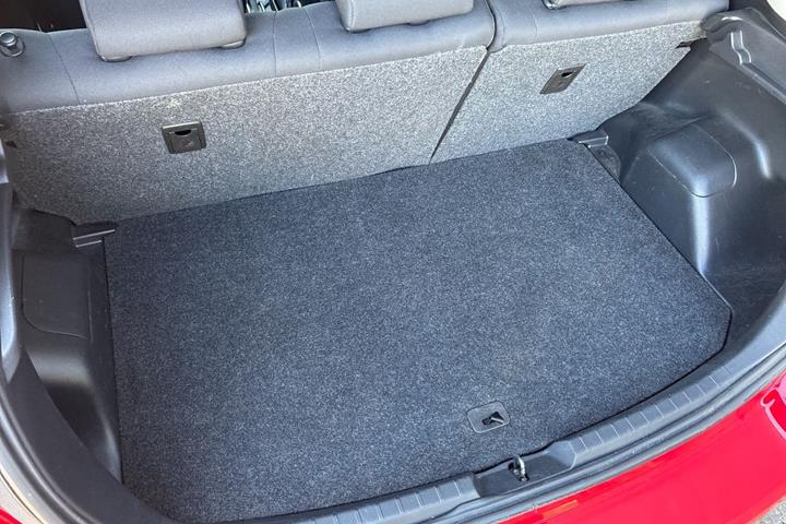 Rød Toyota Yaris fra 2015