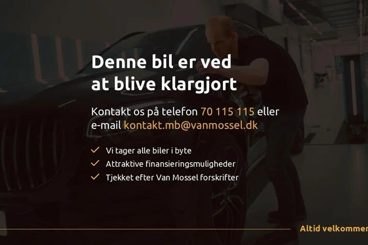 Hvid Mercedes eSprinter fra 2022 set udefra