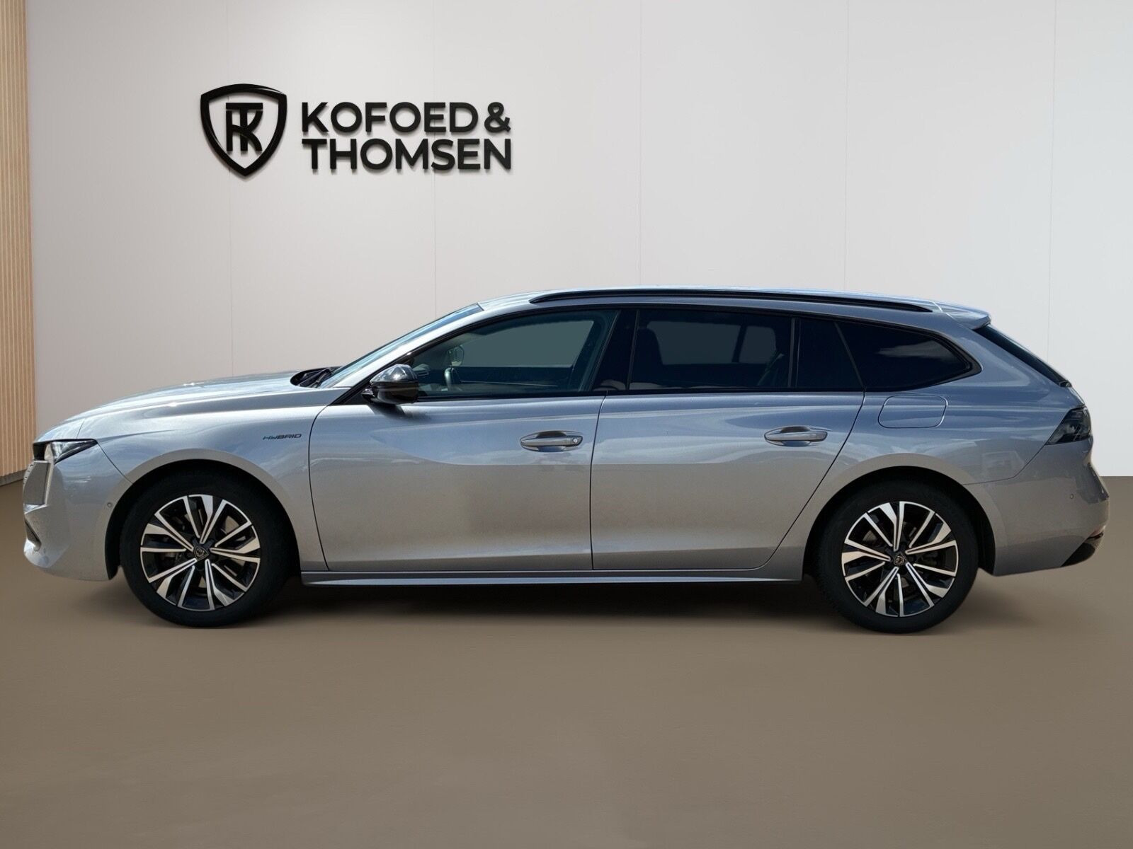 Sølv Peugeot 508 fra 2024