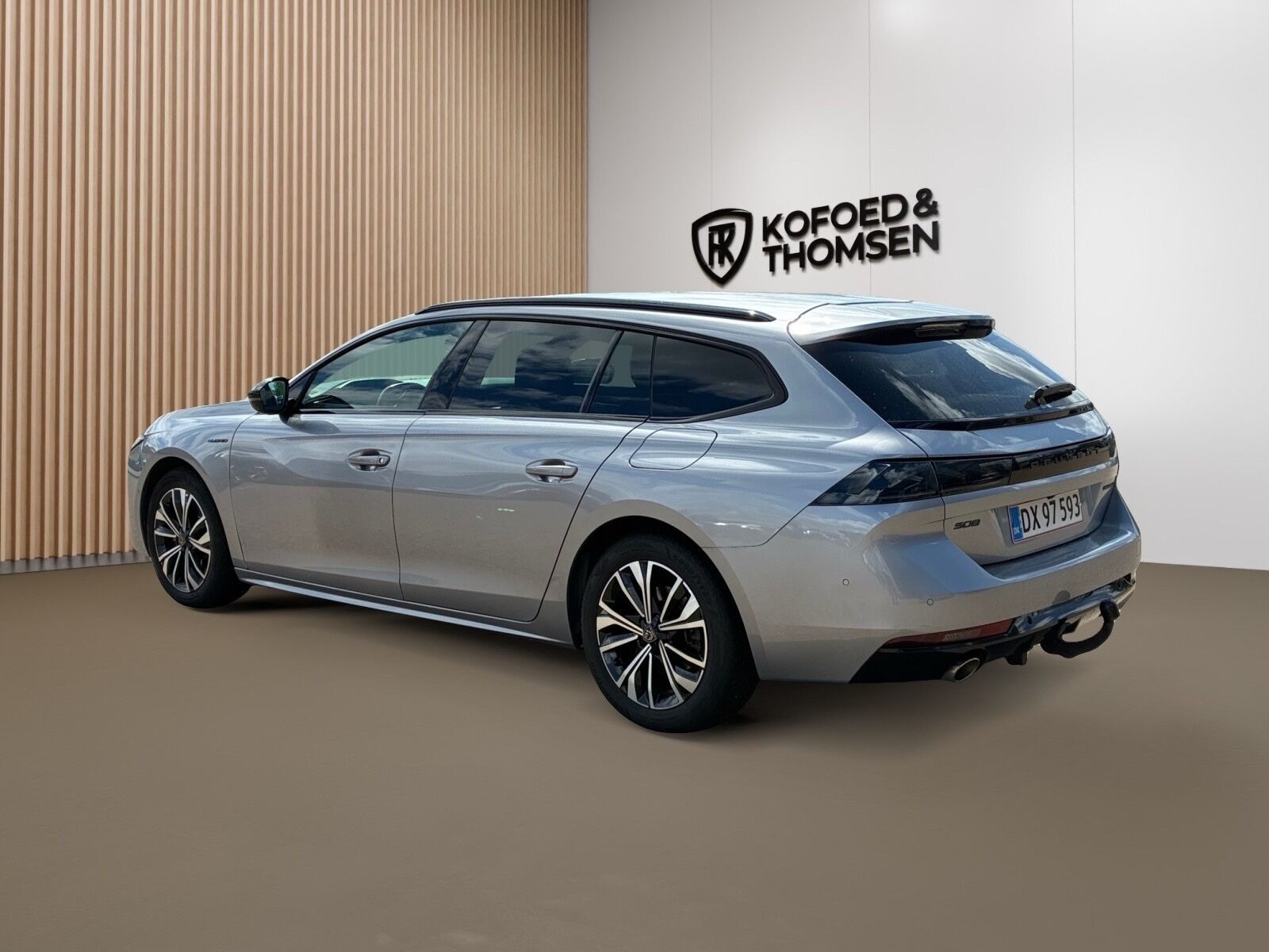 Sølv Peugeot 508 fra 2024