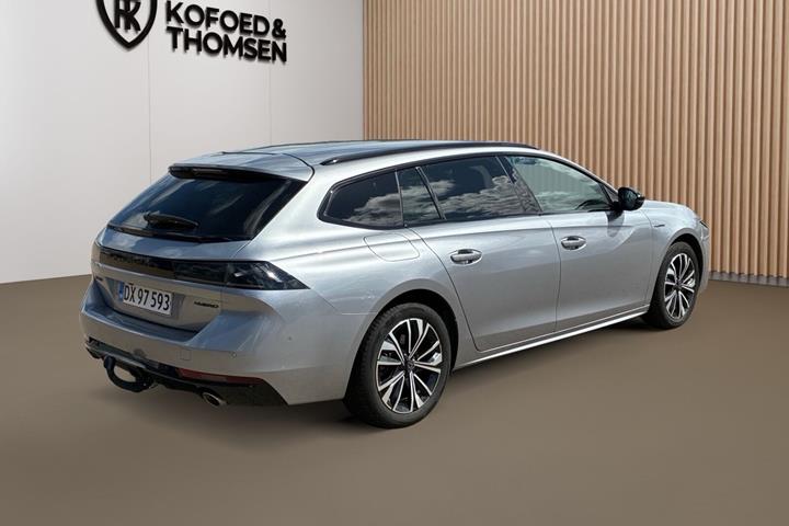 Sølv Peugeot 508 fra 2024