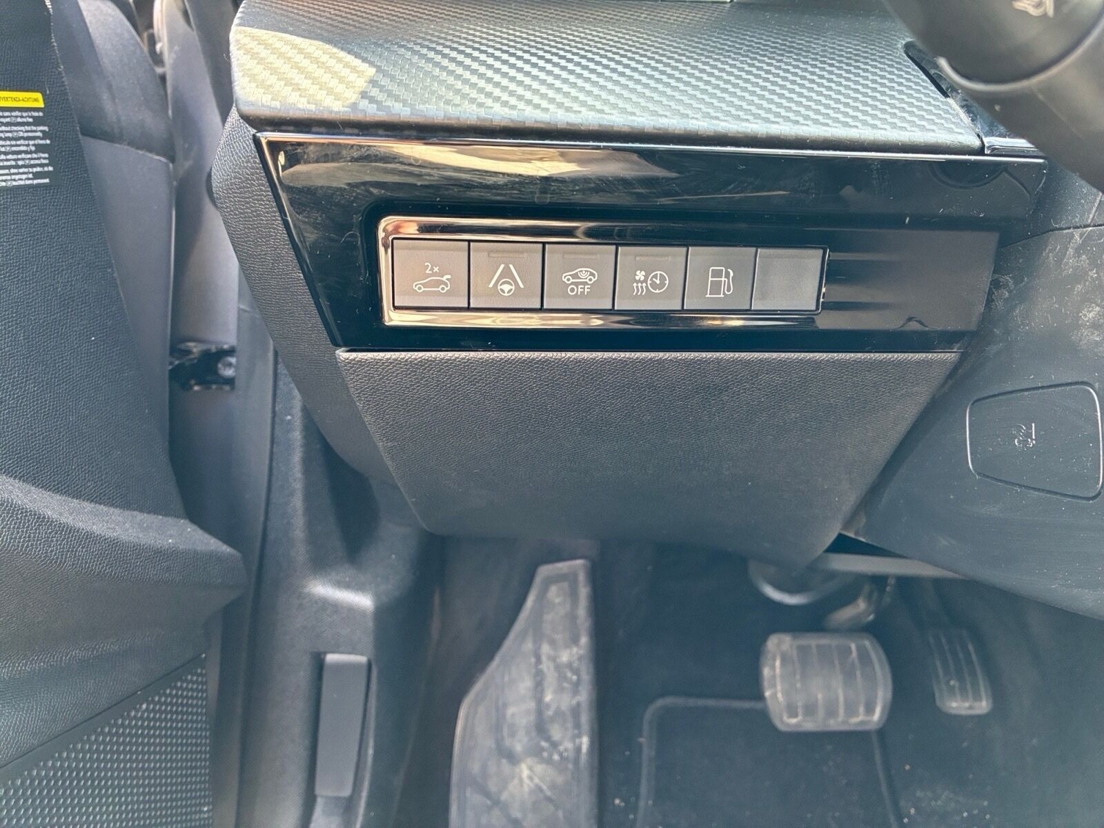 Sølv Peugeot 508 fra 2024