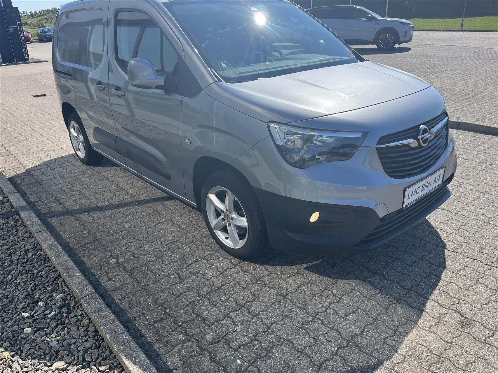 Grå Opel Combo fra 2019